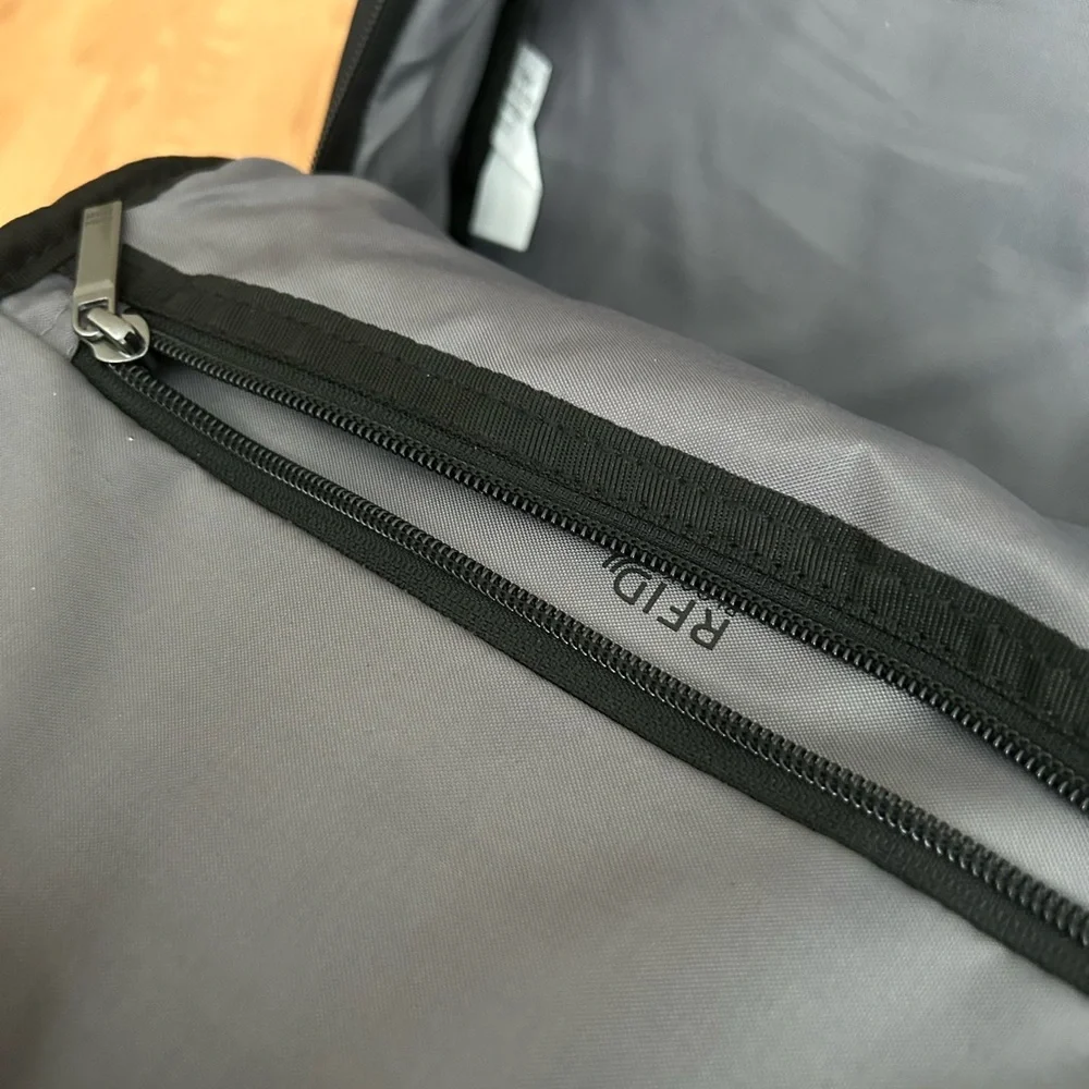 Backpack - Picture 4 of 7